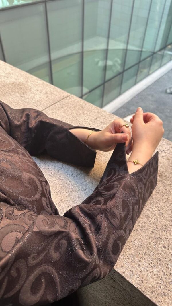 SR015:عباية سِحر