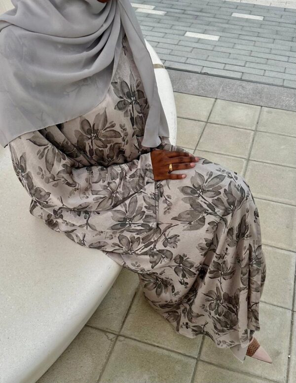 عباية سَجَى (بيج)