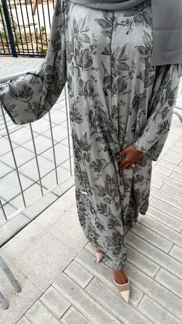 عباية سَجَى (رمادي)